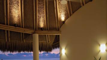 Comfort Condo, 2 Bedrooms, Ocean View, Oceanfront | Living area | Smart TV