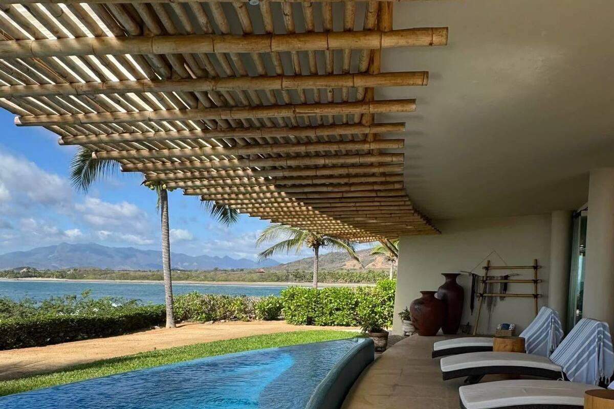 Condo, 3 Bedrooms, Beach View, Ground Floor | Living area
