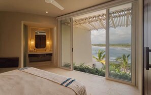 Luxury-Apartment, 3 Schlafzimmer, Strandblick, Strandnähe | Zimmersafe, laptopgeeigneter Arbeitsplatz, Verdunkelungsvorhänge