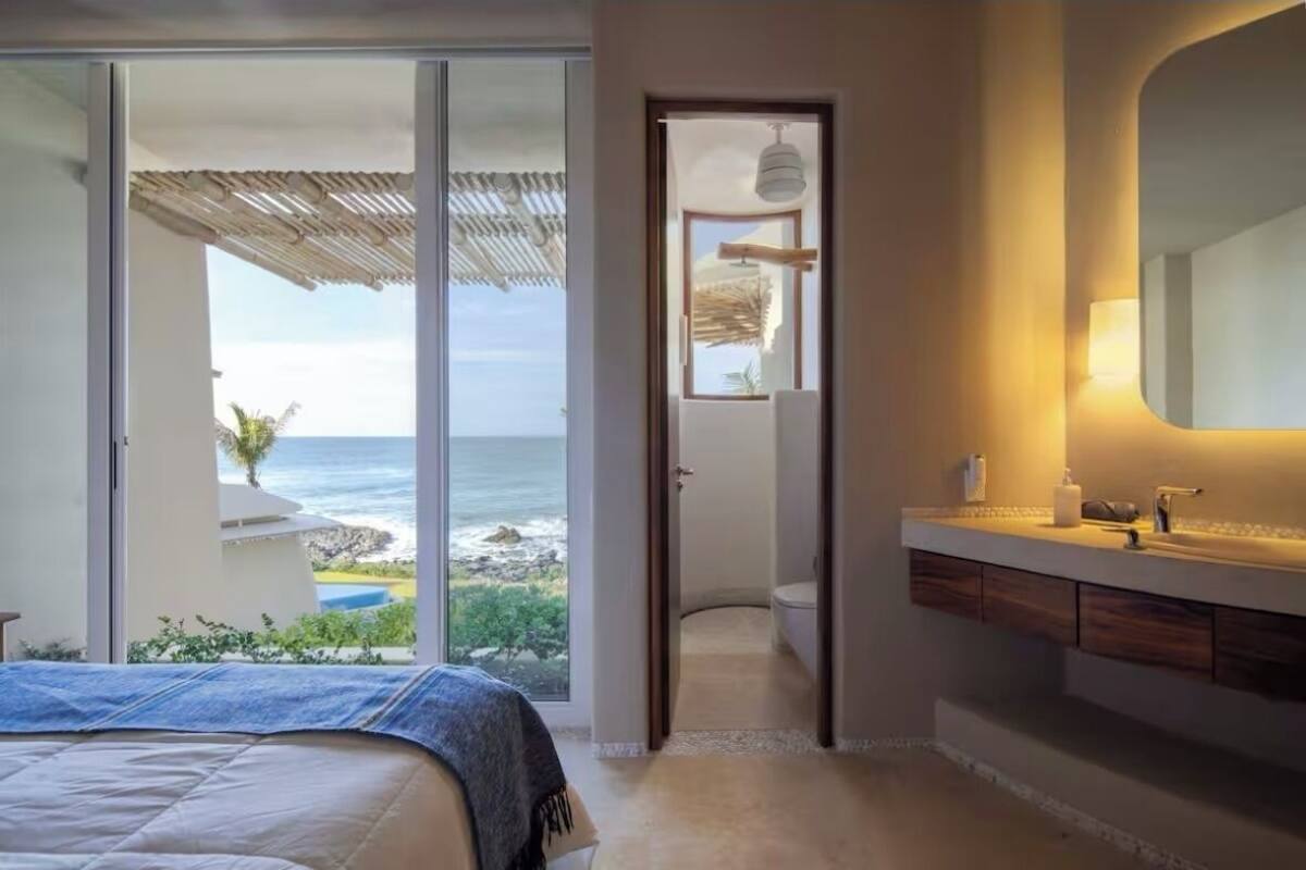 Familie appartement, uitzicht op zee, aan het strand | 2 slaapkamers, een kluis op de kamer, een laptopwerkplek