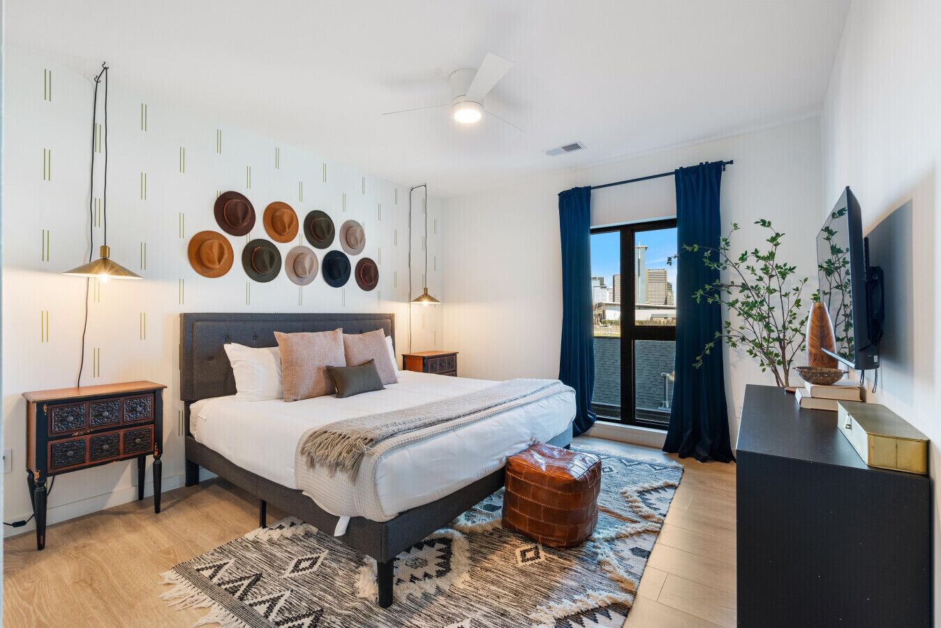 4 bedrooms, desk, iron/ironing board, travel cot