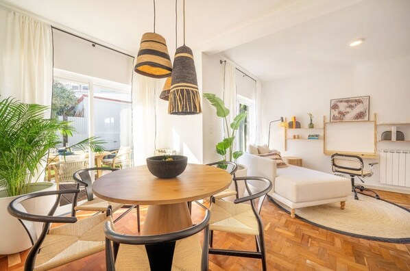 Dining - Casa Rosario - Three Bedroom Villa with Private Pool (Cascais)