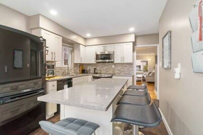 Cozy 3BR Retreat in North Van!