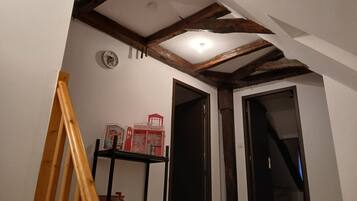 3 chambres, fer et planche à repasser, lit parapluie, draps fournis