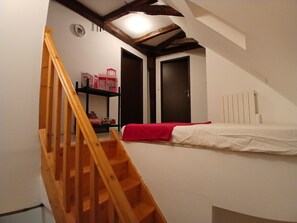 3 bedrooms, iron/ironing board, travel crib, bed sheets