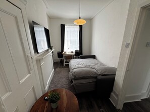 1 camera, ferro/asse da stiro, Wi-Fi, lenzuola