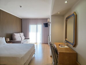 14 bedrooms, WiFi, bed sheets