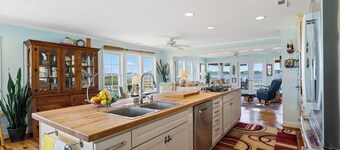 Beachfront Cottage with and private beach access and dock with stunning views!