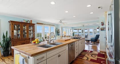 Beachfront Cottage with and private beach access and dock with stunning views!