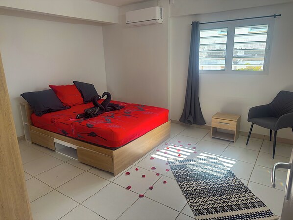 2 bedrooms, iron/ironing board, free WiFi, bed sheets