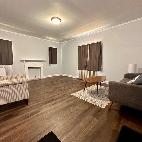  Amazing Downtown Location! Quiet & Spacious!