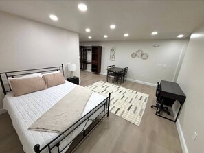 Iron/ironing board, WiFi, bed sheets