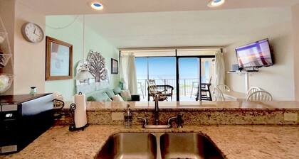 Rockport's Waterfront Gem - Cozy 1BR/1BA Condo with Breathtaking Bay Views
