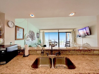 Rockport's Waterfront Gem - Cozy 1BR/1BA Condo with Breathtaking Bay Views