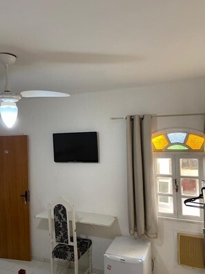 Habitació triple Comfort, no fumadors, frigorífic | Escriptori, espai de treball apte per a portàtils i wifi gratuïta