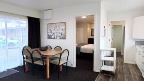 Family Triple Room | Living area | TV - Moana Court Motel (Invercargill)