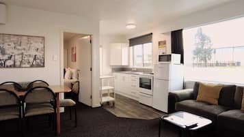 Quarto triplo família | 1 quarto, espaço de trabalho para notebook
