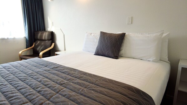 Family Double Room | Laptop workspace, iron/ironing board, free WiFi