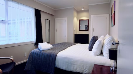 Family Triple Room | Laptop workspace, iron/ironing board, free WiFi