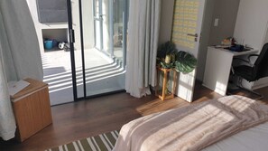 2 Schlafzimmer, Zimmersafe, Schreibtisch, Bügeleisen/Bügelbrett