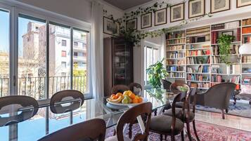 Tägliches inbegriffenes Frühstücksbuffet