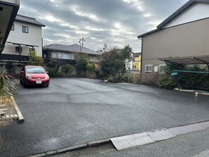 Ubetjent parkering (inkludert)