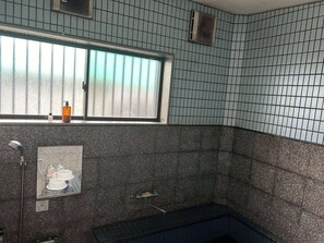 Separate bathtub and shower, slippers, towels - daikokuya (Toyohashi)