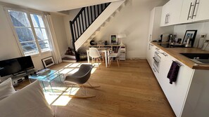Køleskab, mikrobølgeovn, ovn, kogeplade