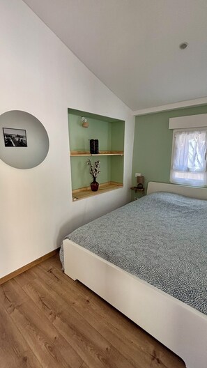 1 chambre, fer et planche à repasser, Wi-Fi, draps fournis
