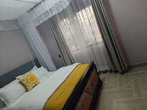 4 chambres, fer et planche à repasser, Wi-Fi, draps fournis