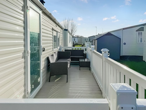 2 bedroom accommodation in Rhyl