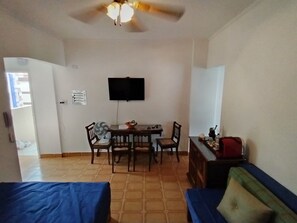Interior - Beachfront apartment with garage and elevator (Balneario Mongaguá Mongaguá)