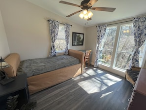 3 bedrooms, free WiFi, bed sheets - Lakefront Oasis - Private Water Access (Jonestown)