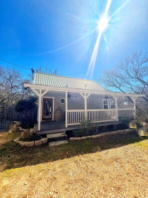 Exterior - Lakefront Oasis - Private Water Access (Jonestown)