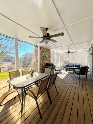 Outdoor dining - Lakefront Oasis - Private Water Access (Jonestown)