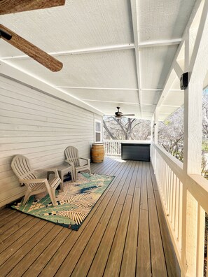 Terrace/patio - Lakefront Oasis - Private Water Access (Jonestown)