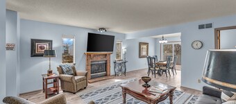 Spacious townhome - 2-bedrooms with King Beds in quite cul-de-sac - sleeps 6