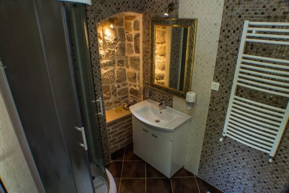 Shower, free toiletries, hair dryer, bathrobes