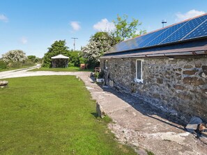 Property grounds - 1 bedroom accommodation in St Breward, near Bodmin (St Breward, near Bodmin)