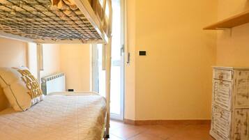 2 bedrooms, bed sheets