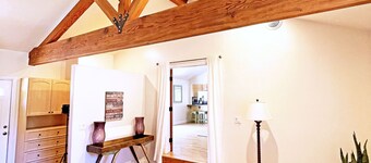 OJAI Cottage Retreat with touch of class with Mountain Views