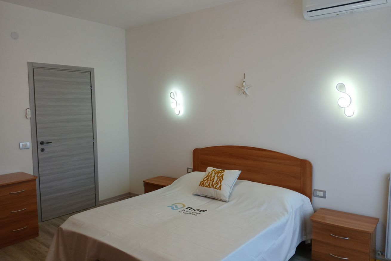 2 bedrooms, bed sheets