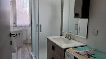 Shower, bidet, towels