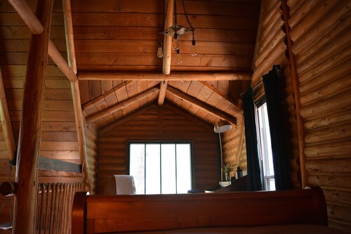 Cozy log cabin near Sunriver on 2 Private Acres