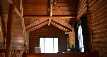 Cozy log cabin near Sunriver on 2 Private Acres