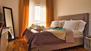 4 bedrooms, iron/ironing board, free WiFi, bed sheets