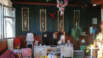 Shared Dormitory, 1 Bedroom, Smoking, Balcony | Living room