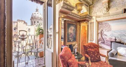 Antique Baroque Apartment in the center of Rome with a balcony view