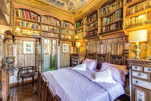 1 bedroom, iron/ironing board, WiFi, bed sheets - Antique Baroque Apartment in the center of Rome with a balcony view (Roma)