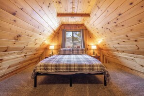 3 bedrooms, in-room safe, desk, iron/ironing board